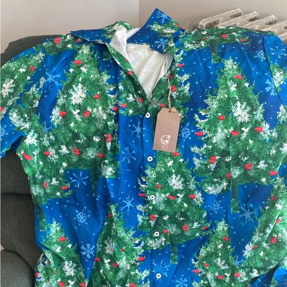 Men’s Hawaiian Christmas tree shirt